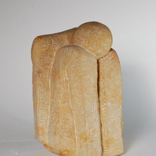 Christine Dewerny, Kleiner Ruhender, 2002, Reinhardtsdorfer Sandstein, 30x20x17cm, 2800.- Euro, Galerie Weise Chemnitz