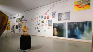 FREISCHEIN Weise Galerie und Kunsthandel Chemnitz: Eva Blanché / Haiying Xu / Hanne Kroll / Kerstin Skringer Lydia Thomas / Simone Strasser / Susu Gorth / Yih-Han Wu Ausstellungsgespräch im Kunstsalon Rosenhof:  Donnerstag, 14. Februar 2019, um 19.00 Uhr  Frau Dr. phil. h.c. Ingrid Mössinger im Gespräch mit dem Chemnitzer Kulturjournalisten Matthias Zwarg