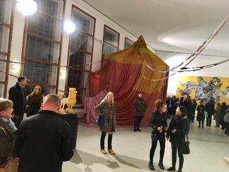 FREISCHEIN Weise Galerie und Kunsthandel Chemnitz: Eva Blanché / Haiying Xu / Hanne Kroll / Kerstin Skringer Lydia Thomas / Simone Strasser / Susu Gorth / Yih-Han Wu Ausstellungsgespräch im Kunstsalon Rosenhof:  Donnerstag, 14. Februar 2019, um 19.00 Uhr  Frau Dr. phil. h.c. Ingrid Mössinger im Gespräch mit dem Chemnitzer Kulturjournalisten Matthias Zwarg