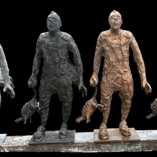 Lydia Thomas. DINOHUNTER. Bronze